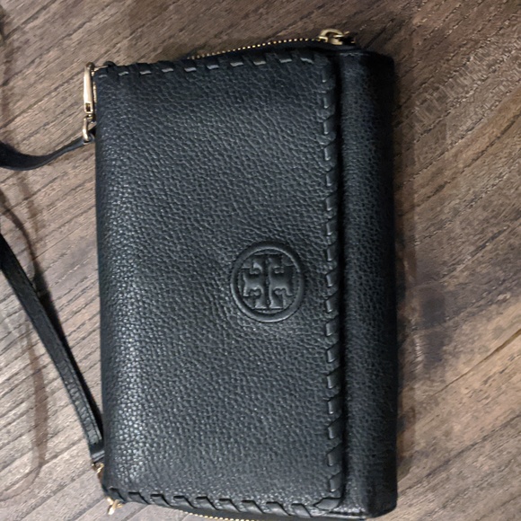 Tory Burch Handbags - Tory Burch Black Crossbody Bag